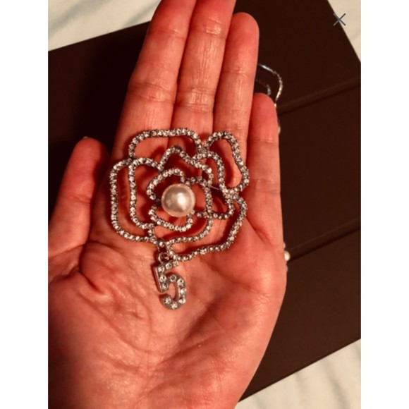 Camelia Brooch Hanging Pearl or Hanging 5 - Picture 7 of 8